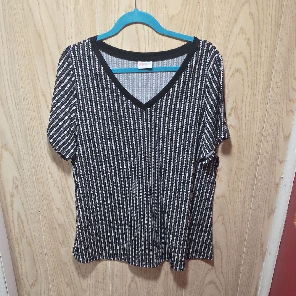 LuLaRoe Black and White Patterned V-Neck Tee